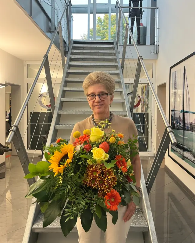 Nach 27 Jahren verabschieden wir unsere liebe Frau Steuer in den wohlverdienten Ruhestand! 🎉👩💼
Mit einem traditionellen Weißwurst-Essen 🥨 haben wir „Servus“ gesagt – und gleichzeitig „Danke“ für all die gemeinsamen Jahre, das Engagement und die Herzlichkeit. 💛
Wir wünschen Ihnen für die neue Lebensphase nur das Beste – viel Gesundheit, Freude und spannende neue Abenteuer! 🌟
#agenturleben #abschied #ruhestand #weißwurst #adverma